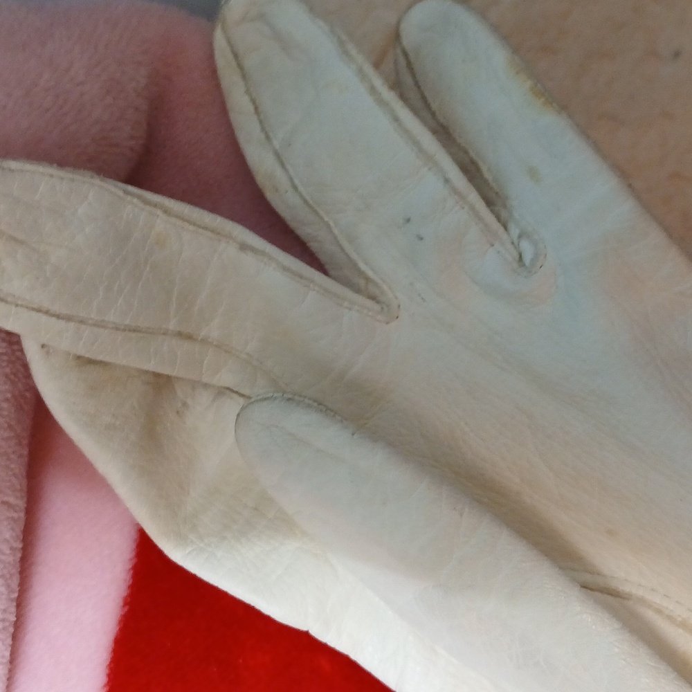 Vintage, Antique, Mantessa cutwork leather formal gloves 4 pairs - Picture 4 of 14